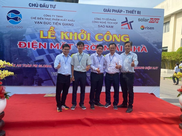 Lễ khởi công Điện Mặt Trời Mái Nhà