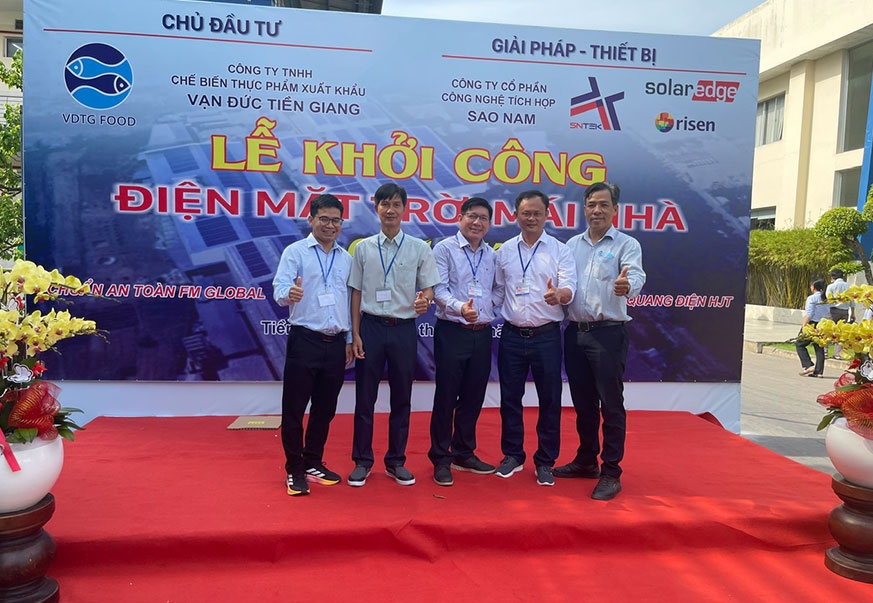 Lễ khởi công Điện Mặt Trời Mái Nhà Lễ khởi công Điện Mặt Trời Mái Nhà