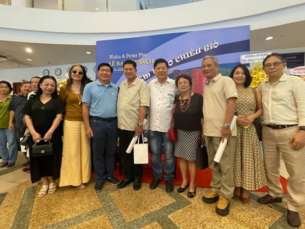 Lễ ra mắt tuyển tập tản văn “Chém theo chiều gió” của tác giả Peter Pho